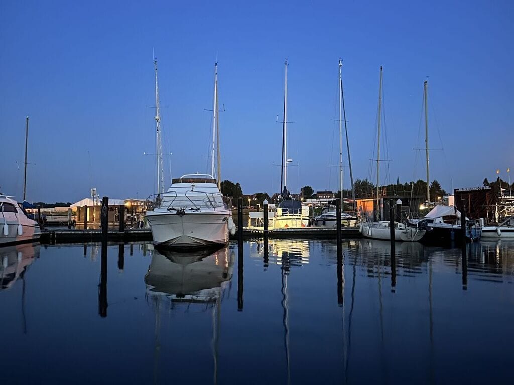 Premium Hausboot Blaue Lagune