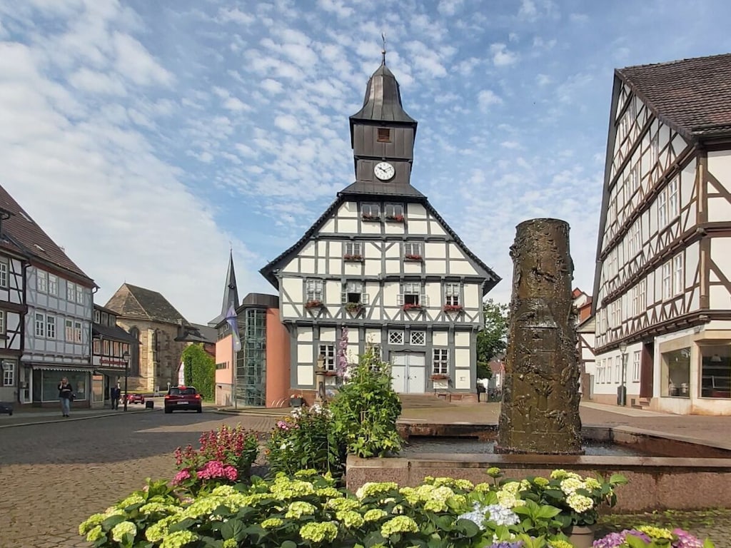   15822