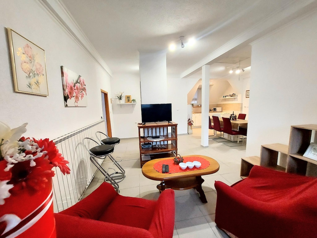Apartments Jezerane - Four Bedroom Apartment with Balcony