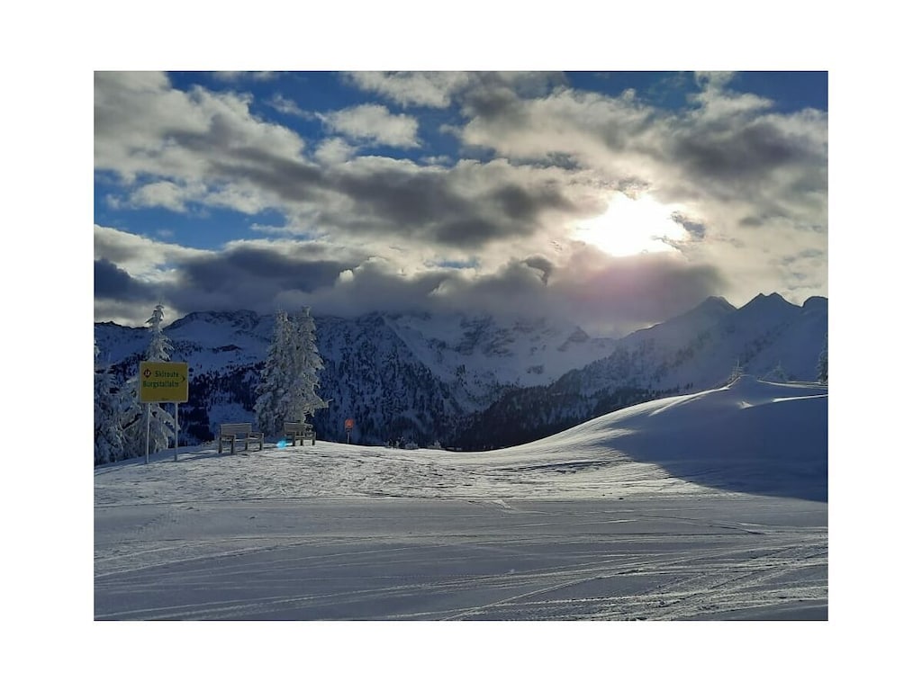   345975