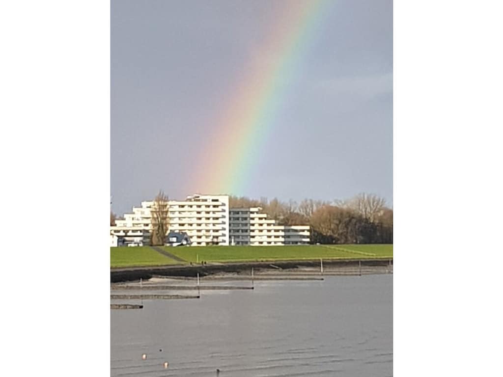 Cux droomt in Haus Nautic, uitzicht op zee