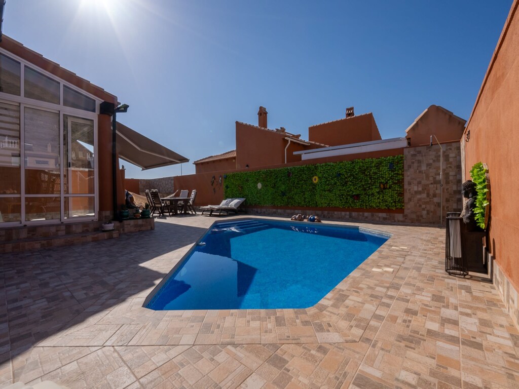 Villa in Fortuna met privézwembad