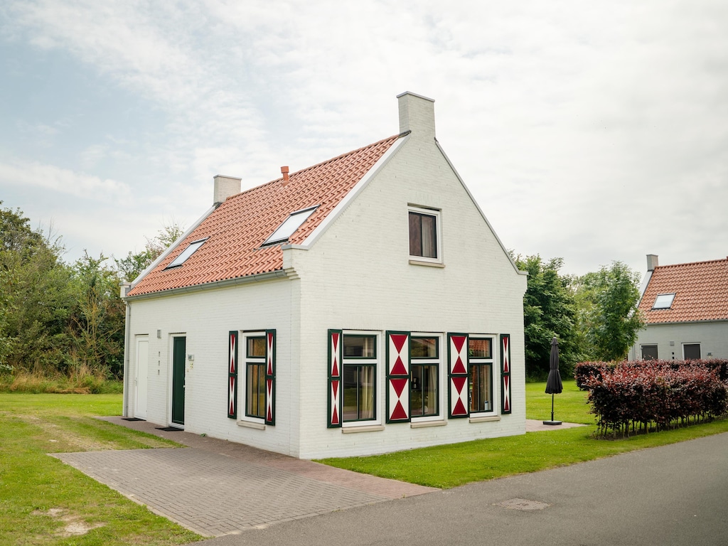 Vrijstaand vakantiehuis, op 700 m. van het strand