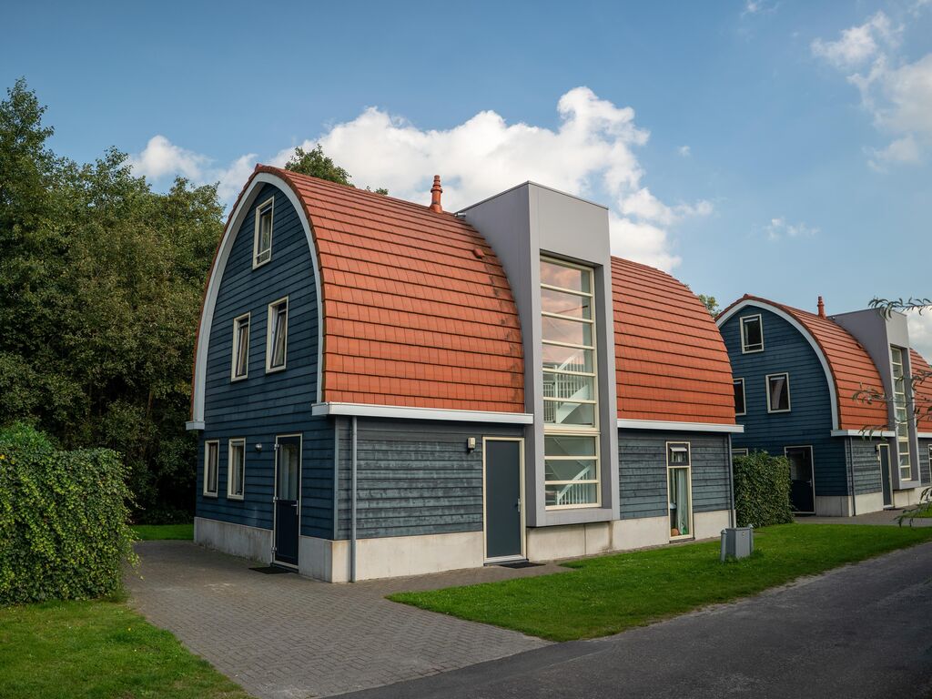 Haus mit Sauna in einem waldreichen Ferienpark