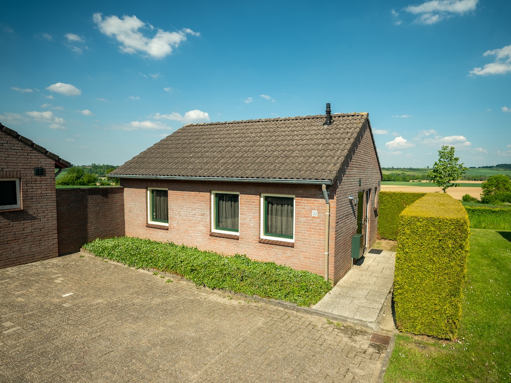 Vrijstaande bungalow, 8 km. van het Drielandenpunt