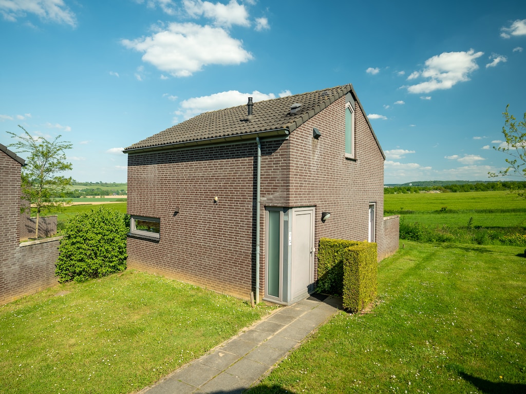 Huis met 2 badkamers , 8 km van het Drielandenpunt