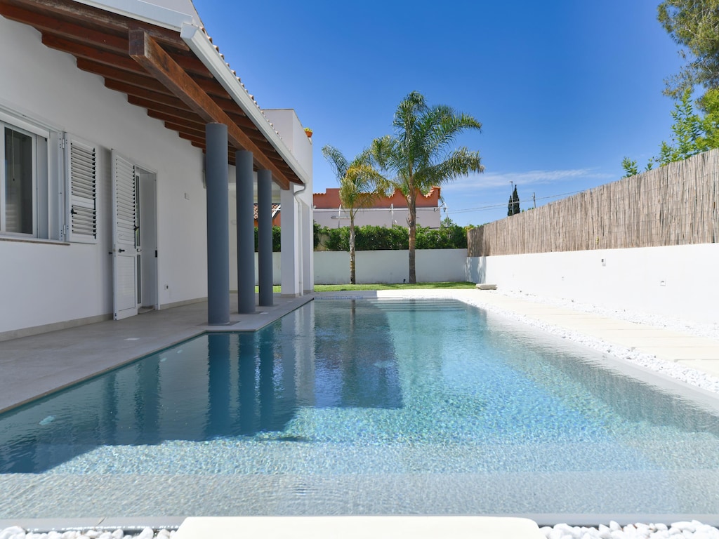 Hübsche Wohnung in Villa mit Pool, Fontane Bianche