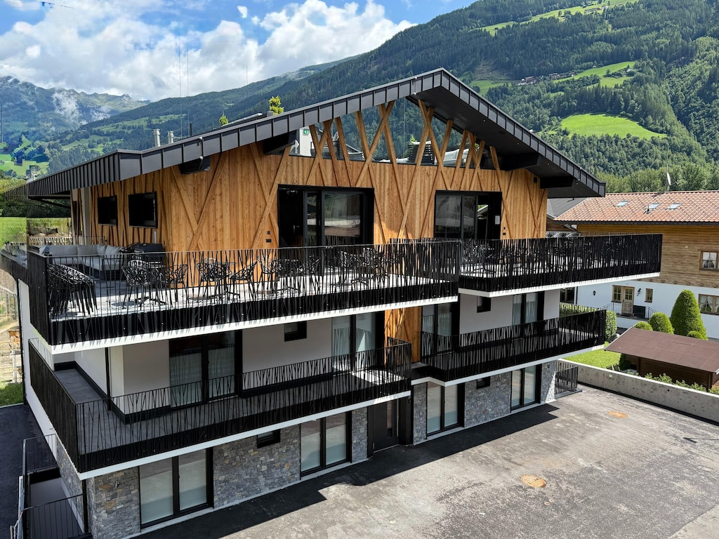 Chalet in Zillertal near Ski Slopes & Whirlpool