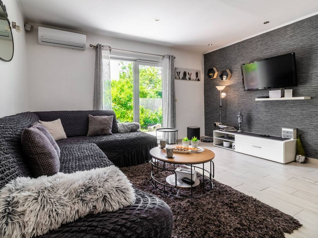 Holiday Home Sunny Side Six Bedroom Holiday Home