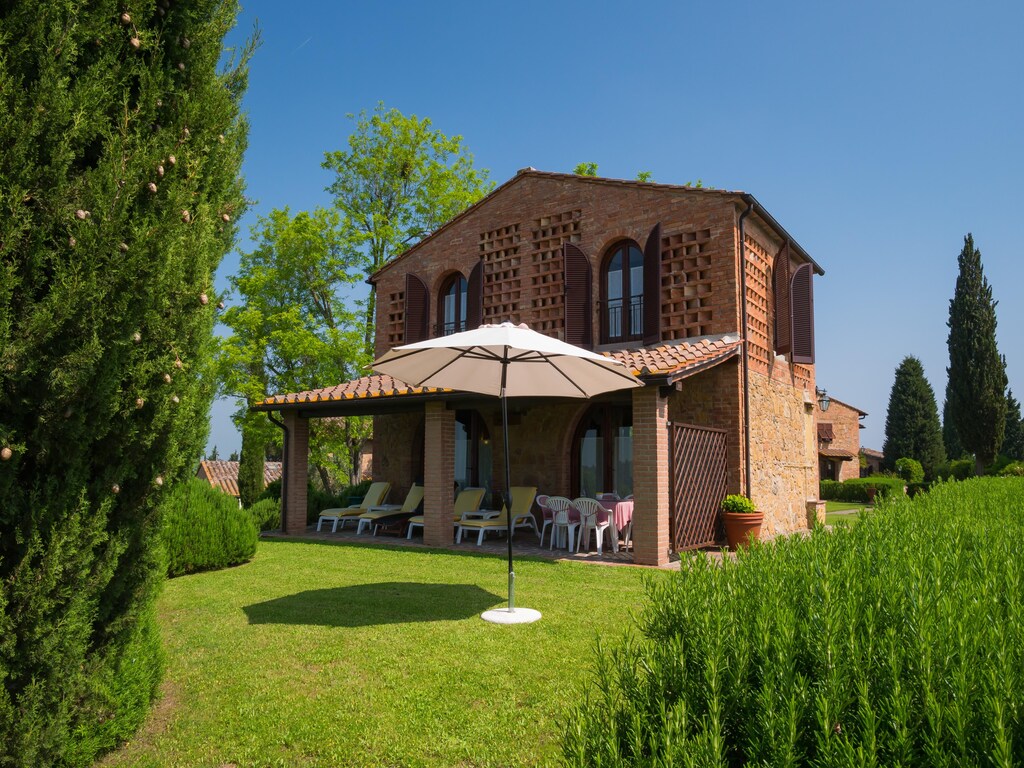Typisch Toscaans appartement met tuin en zwembad