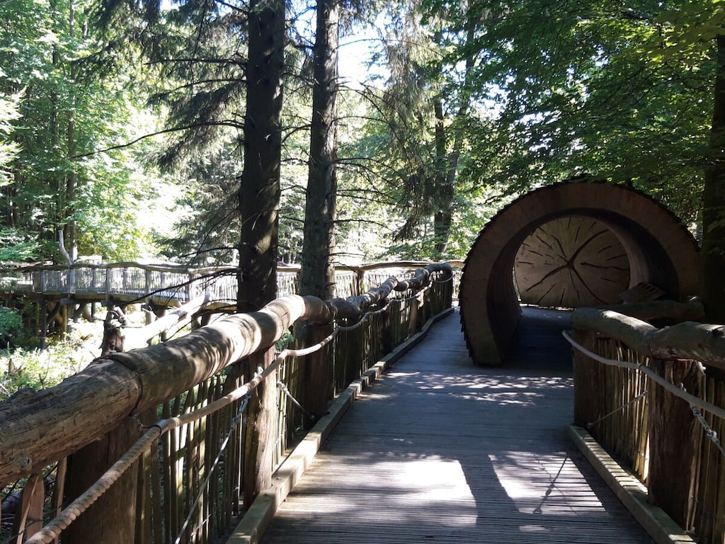   275428