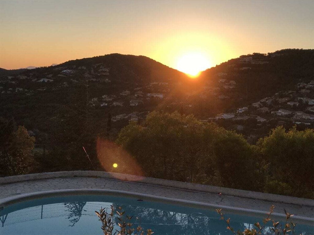   179077