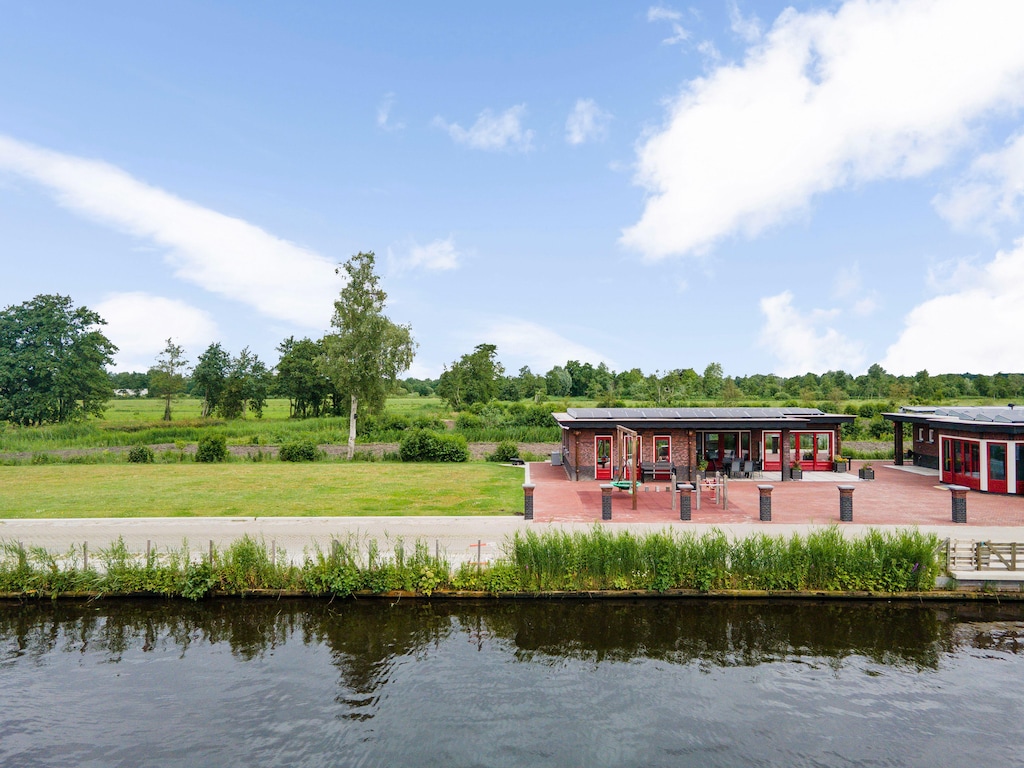 Ferienhaus in Friesland am Kanal & See