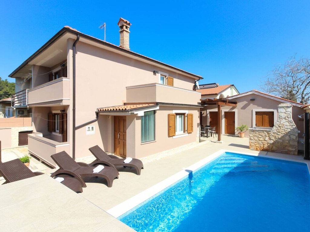 Villa Magnifica met privézwembad in Pula