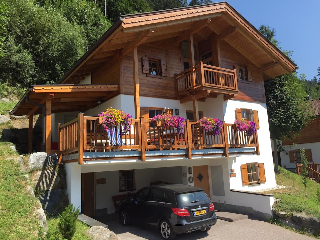 Quiet chalet with sauna in Königsleiten