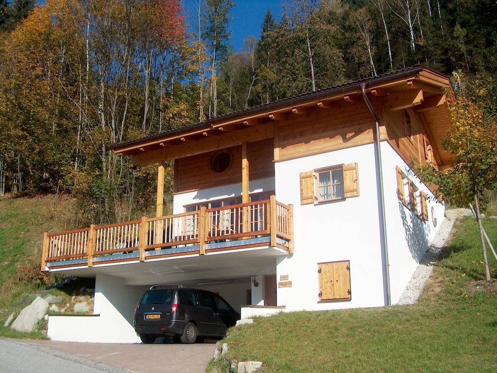 Quiet chalet with sauna in Königsleiten