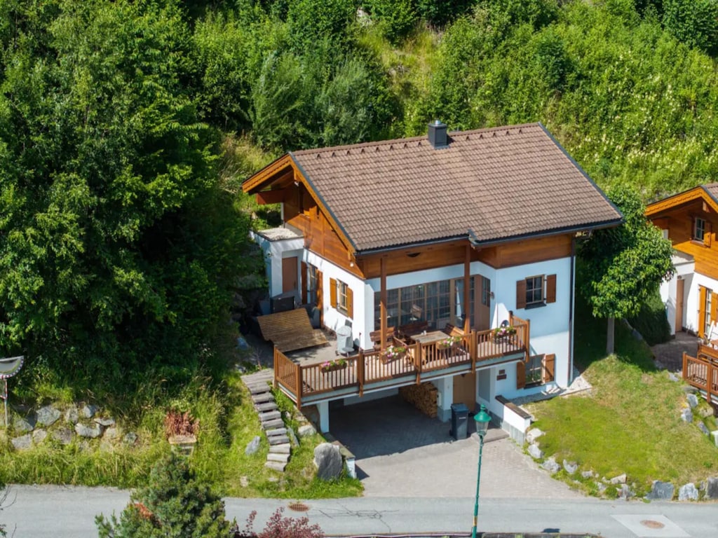 Panoramahütte im Wald im Pinzgau