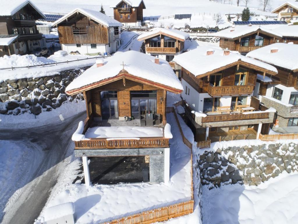 Alpenchalet met uitzicht op de bergen