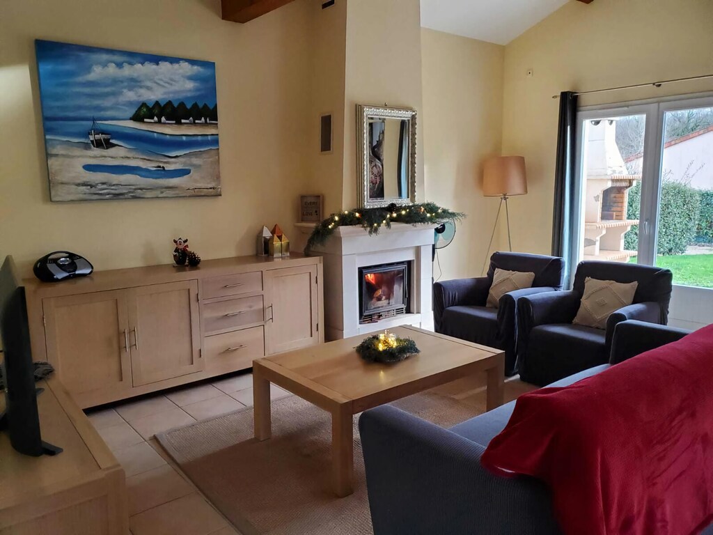 Villa in Les Forges met Golf en Zwembad