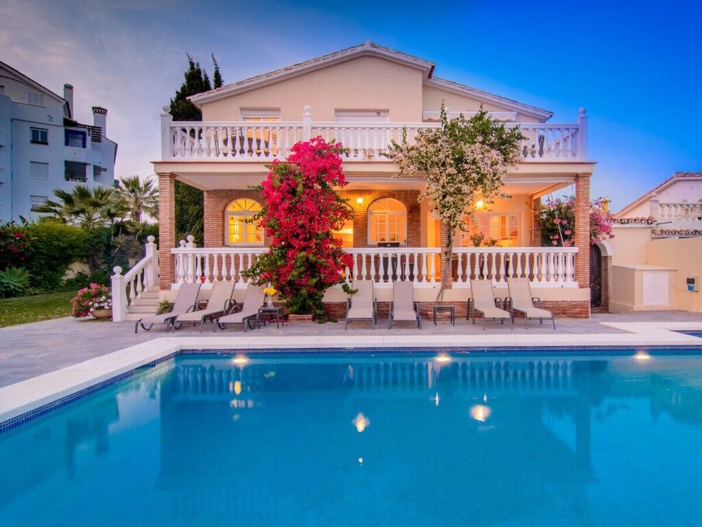 Heated pool directly on the beach