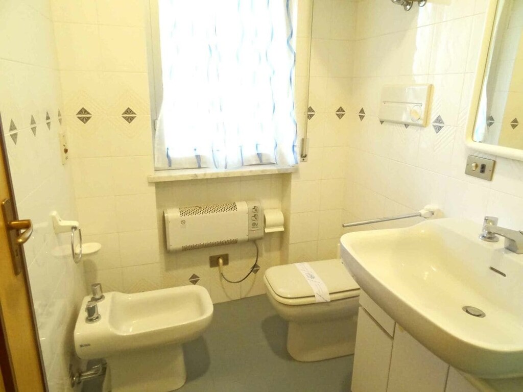   221821
