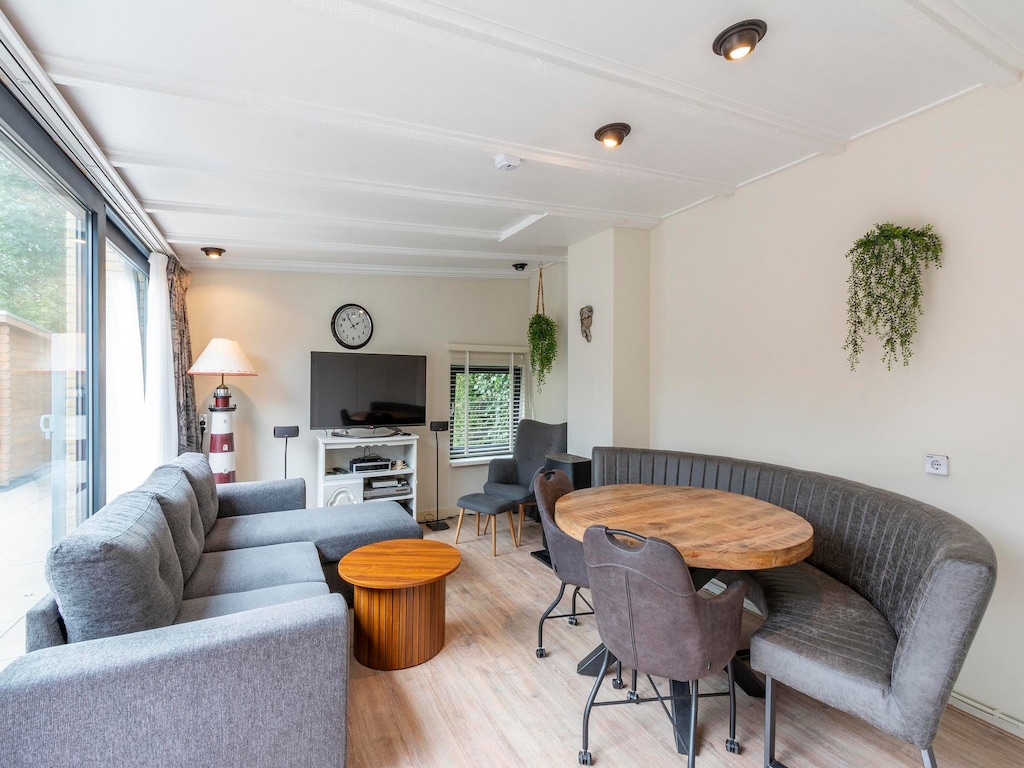 Bungalow bij Sint Maartenszee Strand