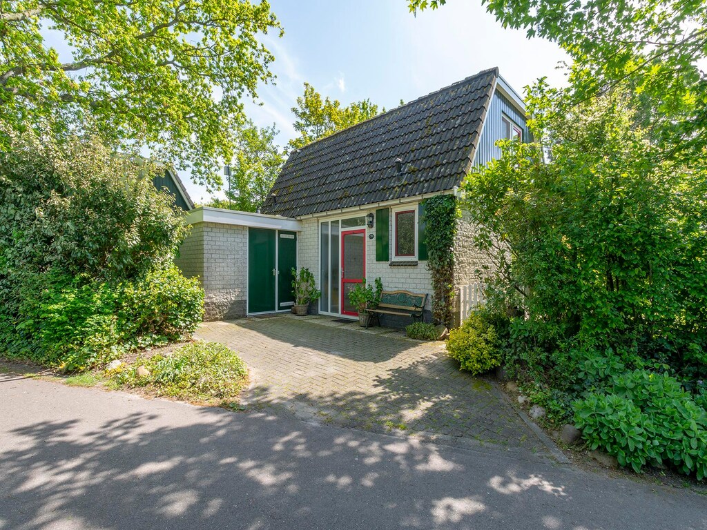 Vakantiehuis bij het strand met zwembad