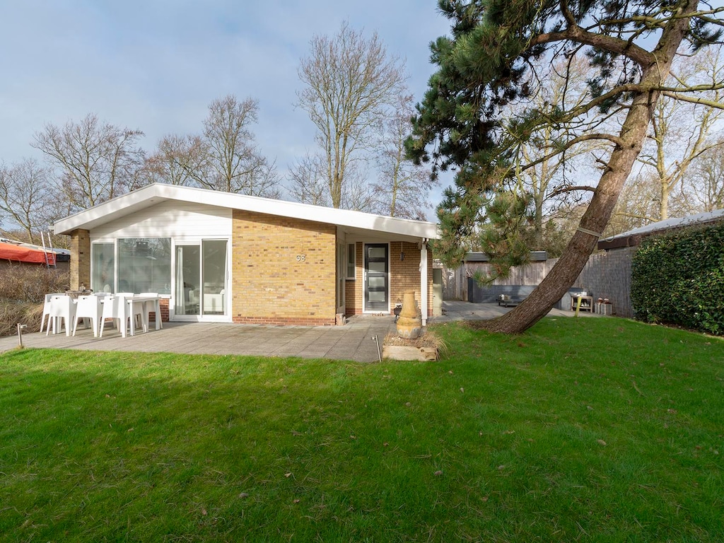 Stijlvolle bungalow op Duinlandpark met terras