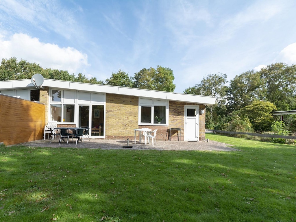 Ruime bungalow met gazon