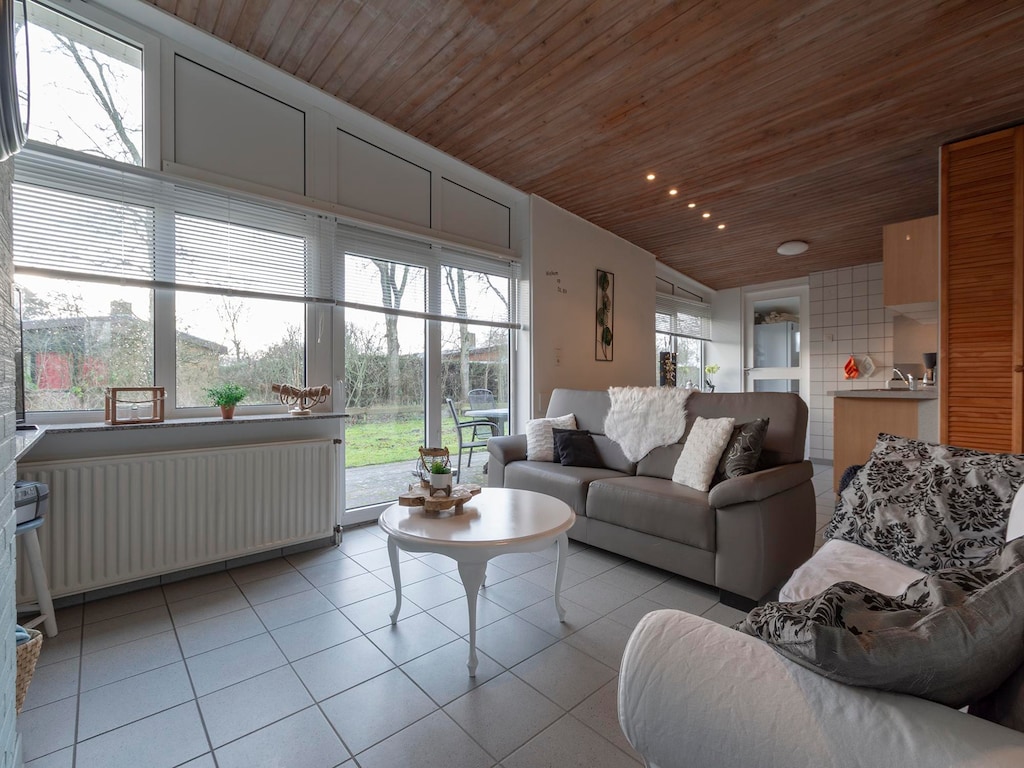 Ruime bungalow met gazon