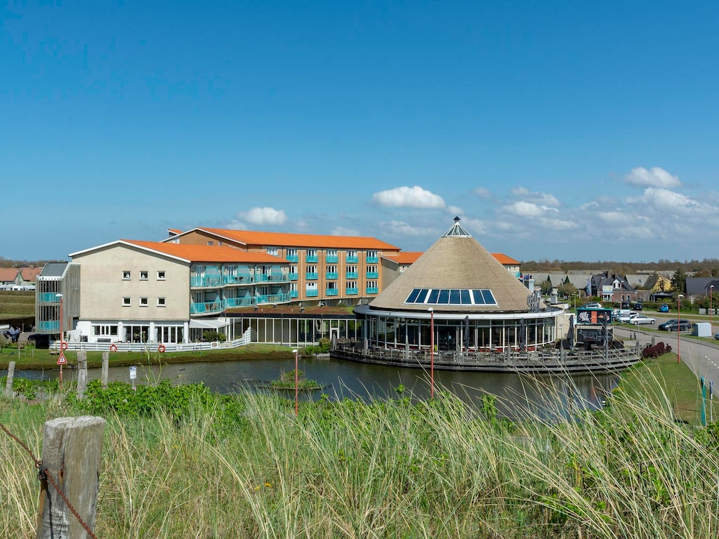 Helles Apartment für 4 Personen am Fuße der Dünen in Julianadorp aan Zee, nur wenige Gehminuten vom Sandstrand entfernt.