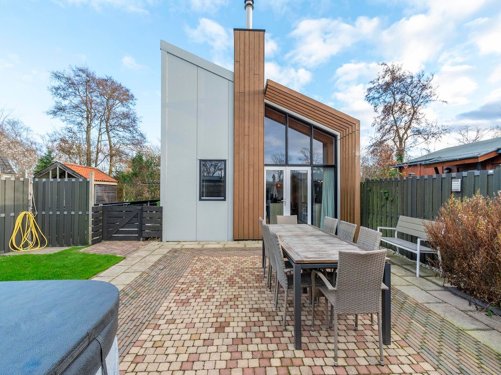 Weelderige villa met bubbelbad