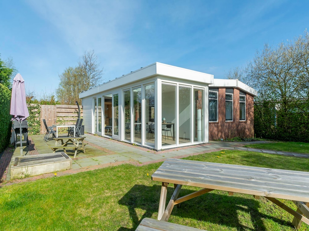 Bungalow met sauna en zwembad in rustige buurt