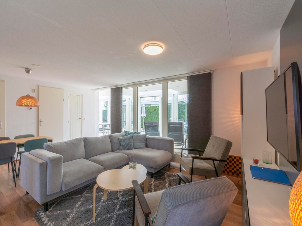 Bungalow met sauna en zwembad in rustige buurt