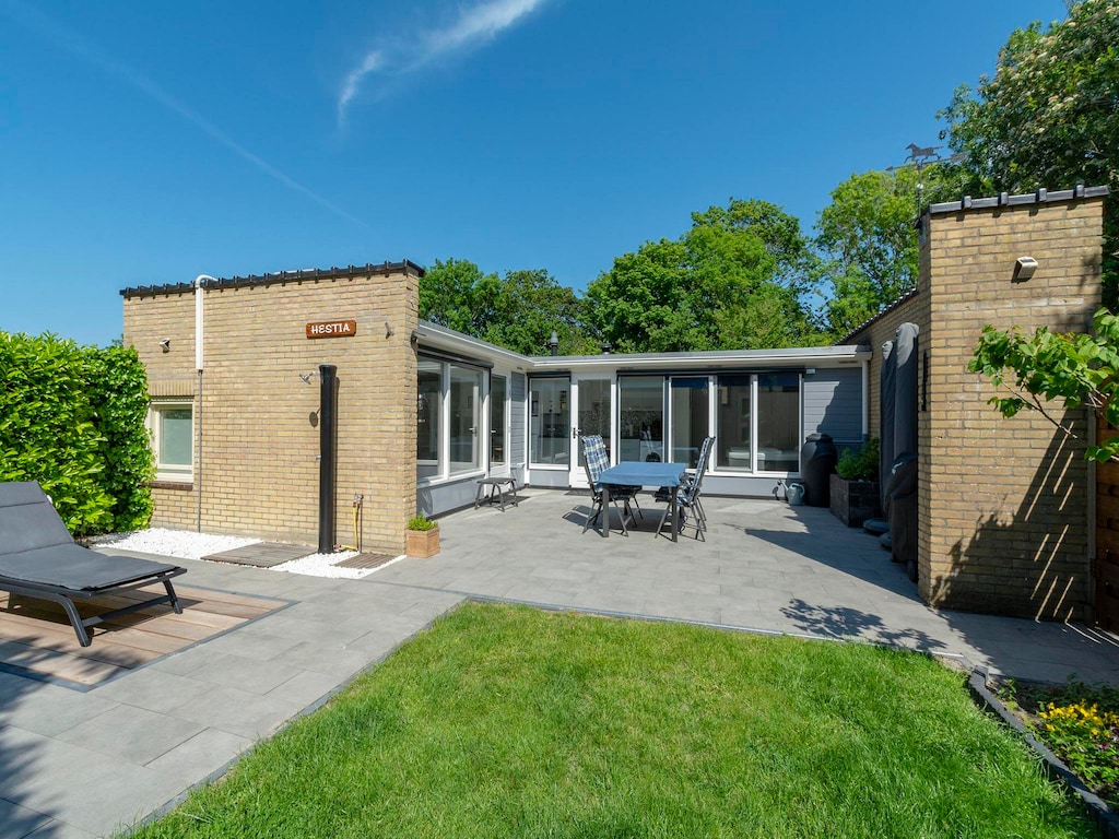 Bungalow in Sint Maartenszee bij Strand