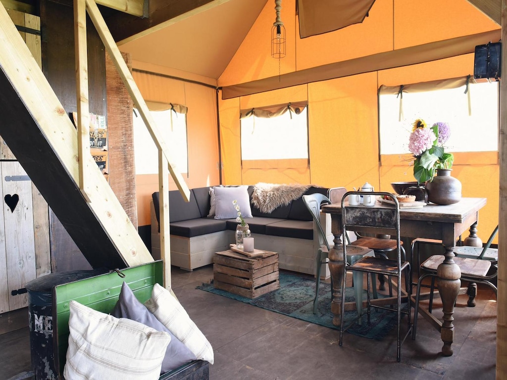 Cozy tent lodge with kitchen