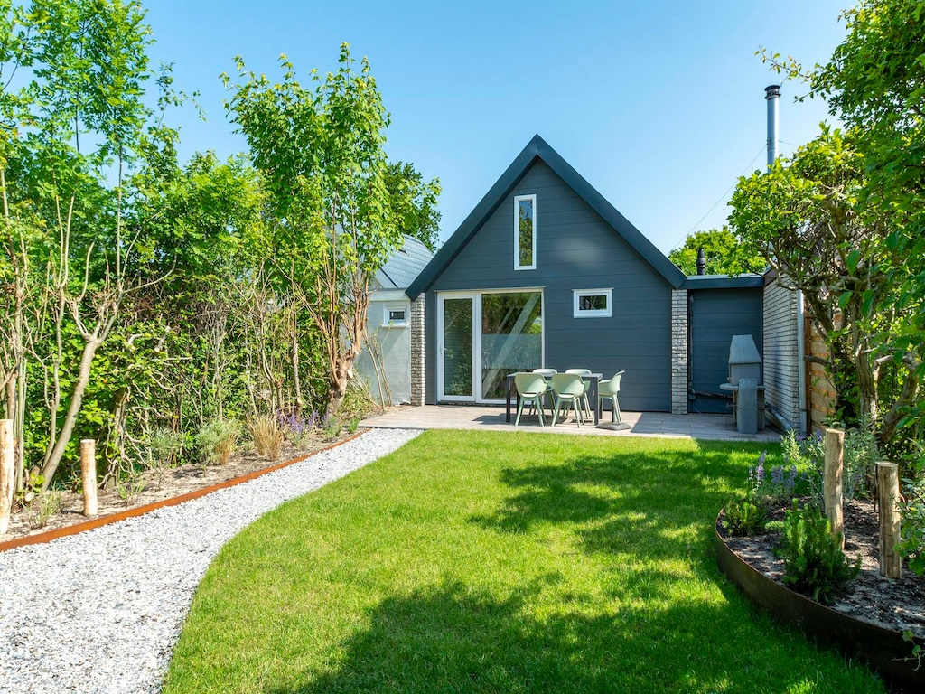 Ferienhaus mit elegantem Garten