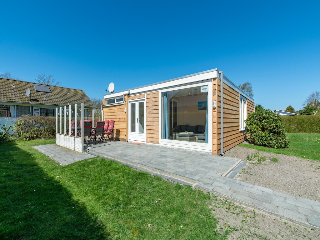 Bungalow in der Nähe eines Sandstrandes