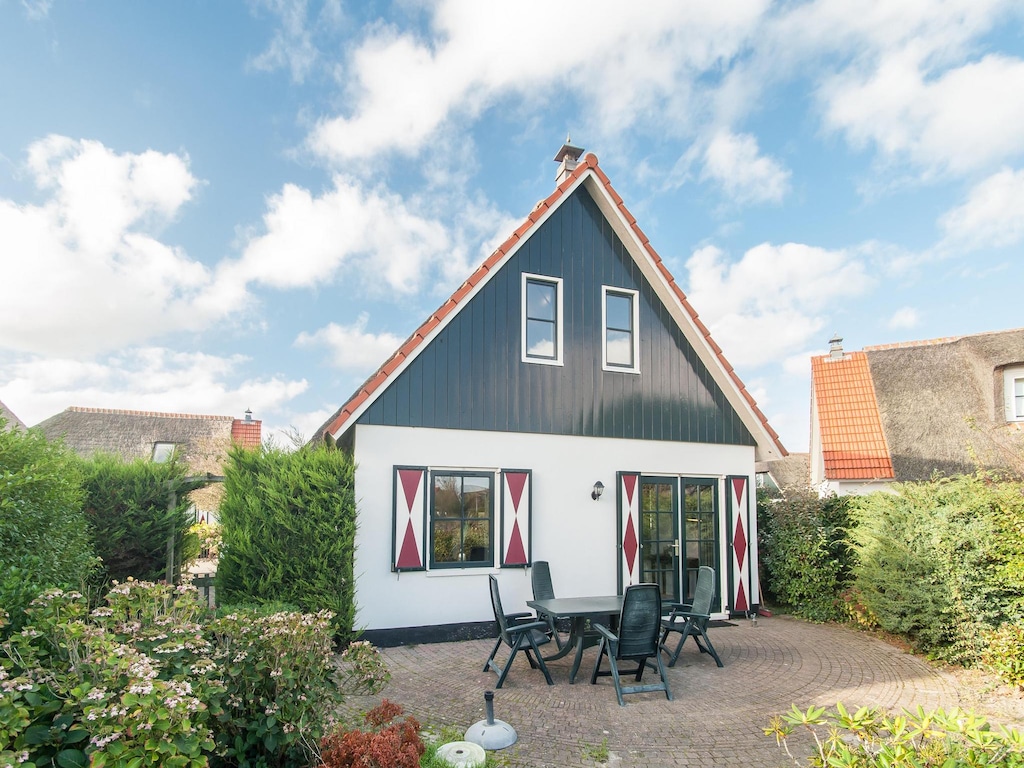 Gezellige villa met ligstoel
