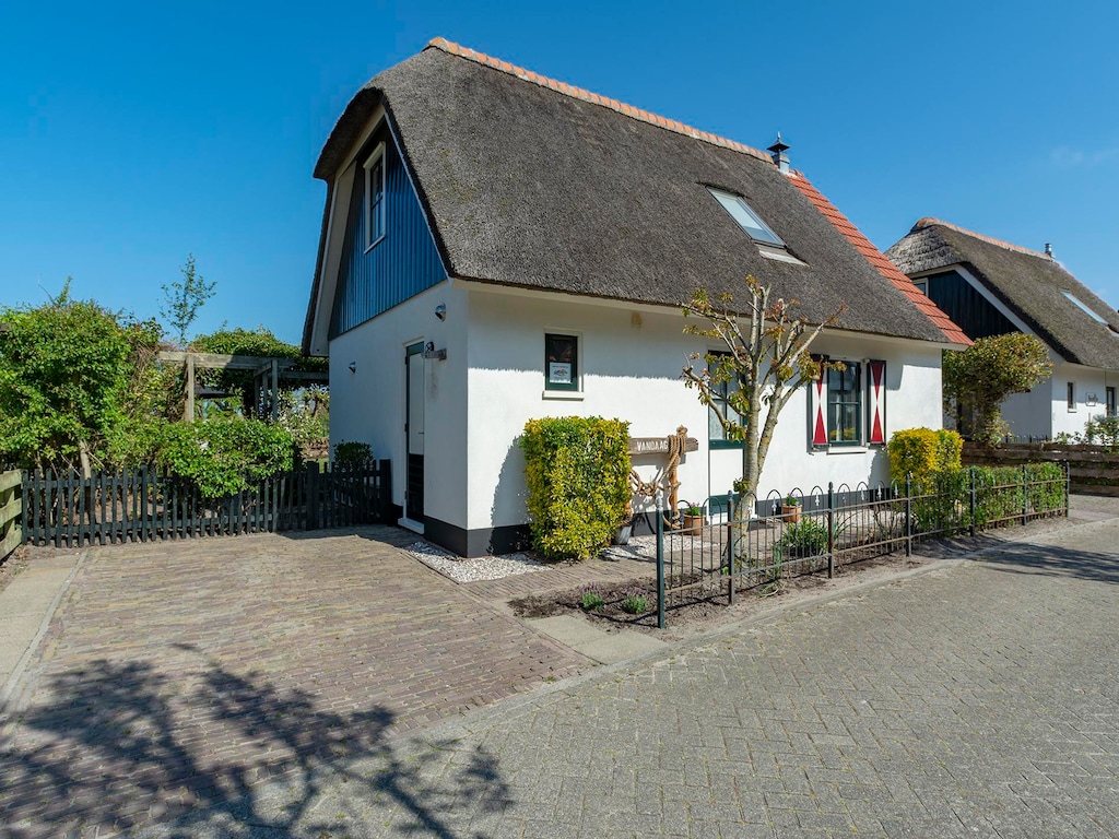 villa met elektrisch opladen en parkeergelegenheid