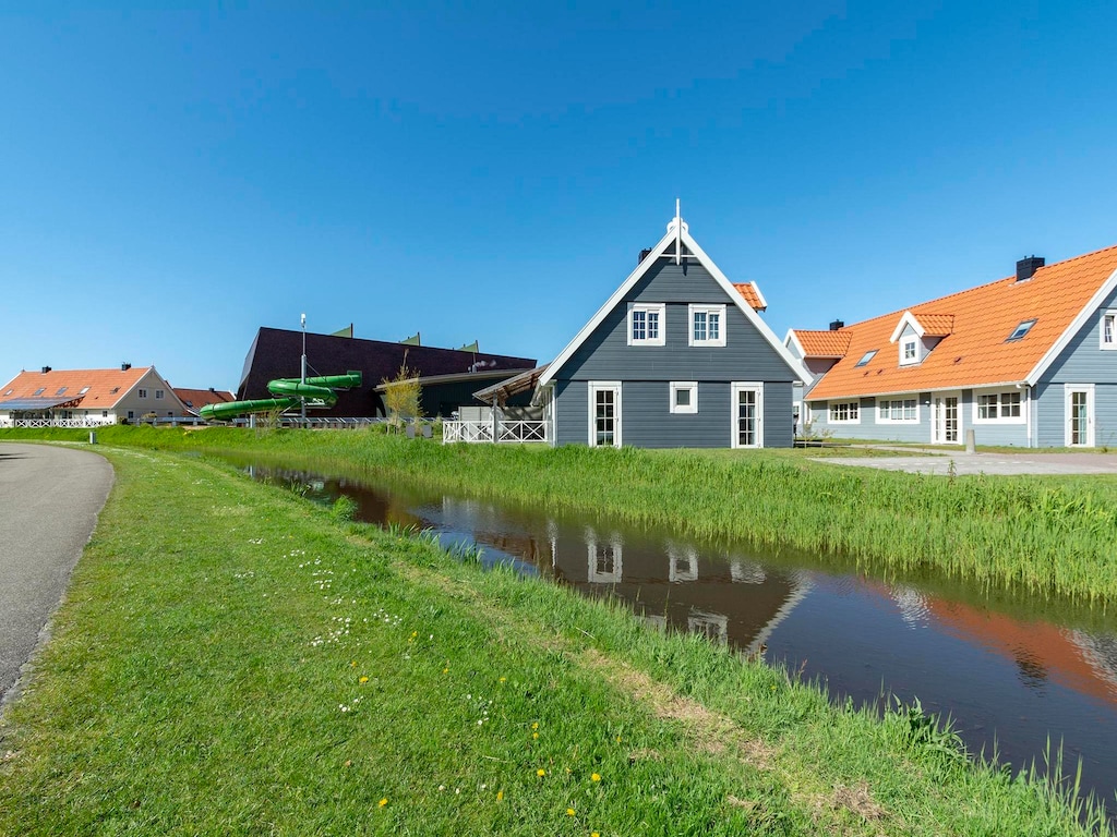 Villa in Julianadorp bij Strand