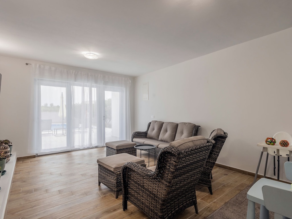 Holiday Home Milutin 1 - Four Bedroom Holiday Home with Private Pool