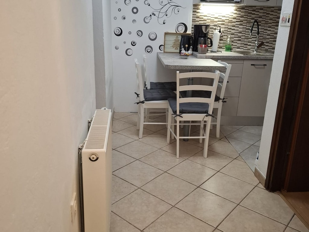 Apartments Luka & Leona - Two Bedroom Apartment with Balcony Luka