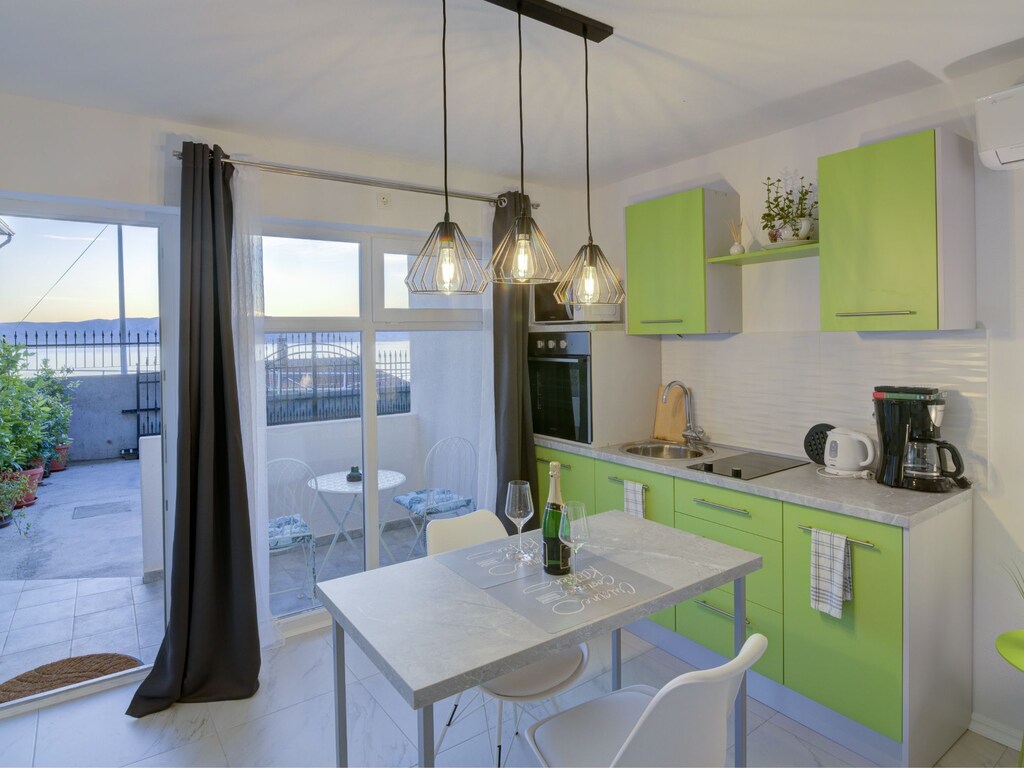 Studio Apartment with Terrace Leona