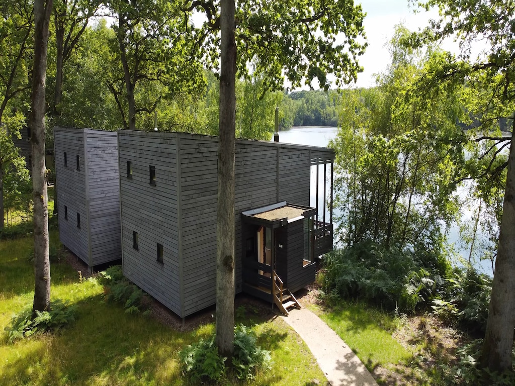 Luxe landhuis aan het meer van Belvilla