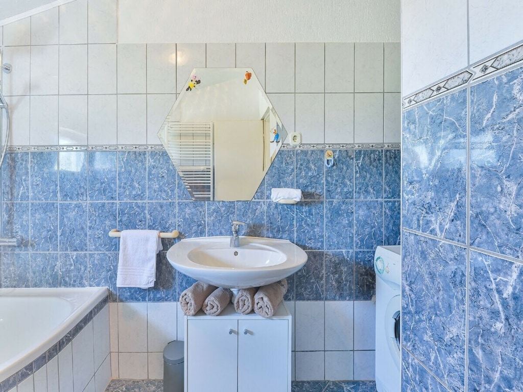   423245