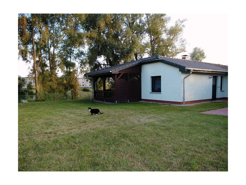 Landhaus am Teich - Ferienhaus lila
