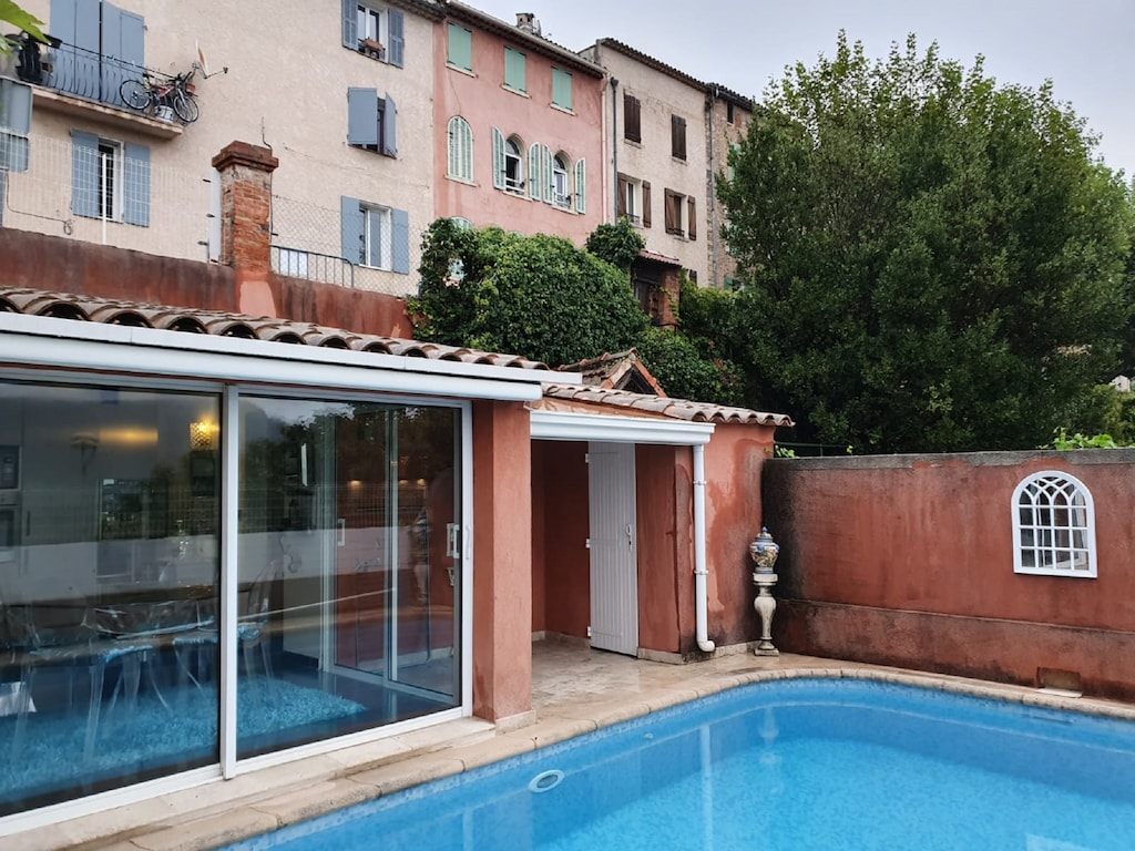 Dorpshuis in Frankrijk met Privézwembad