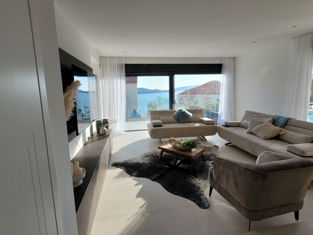 Villa Oasis - Five Bedroom Villa with Private Pool