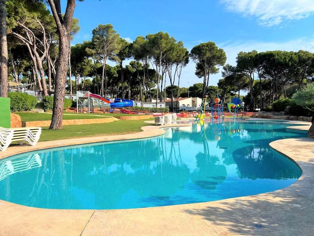 Bungalow bij Pals Strand met Zwembad